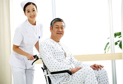 銀發(fā)浪潮下的溫情守護(hù) 現(xiàn)代養(yǎng)老服務(wù)與管理新篇章